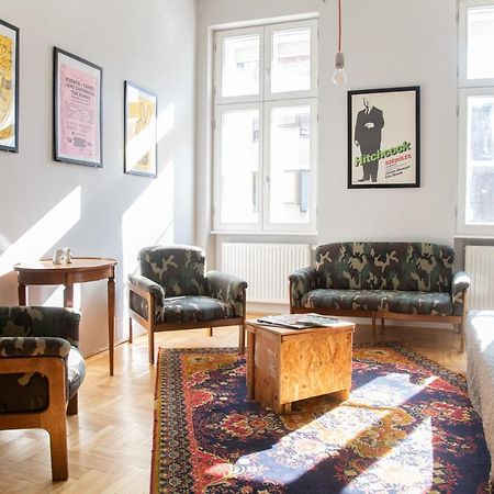 Stylishly Redecorated Apartment In Great Location Budapest Exterior photo